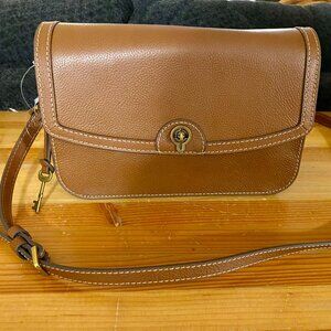 NWT FOSSIL Ainsley Flap Closure Crossbody Medium Brown Leather Bag $250 MSRP